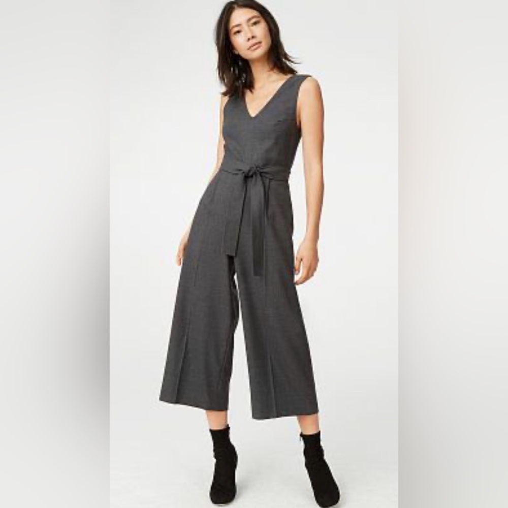 CLUB MONACO - Torela Jumpsuit in Charcoal. Wide Leg. Cropped. Size 12